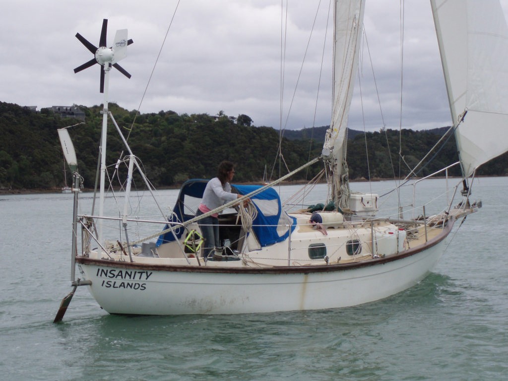 Donna Lange leaving Opua  © Angie Deister